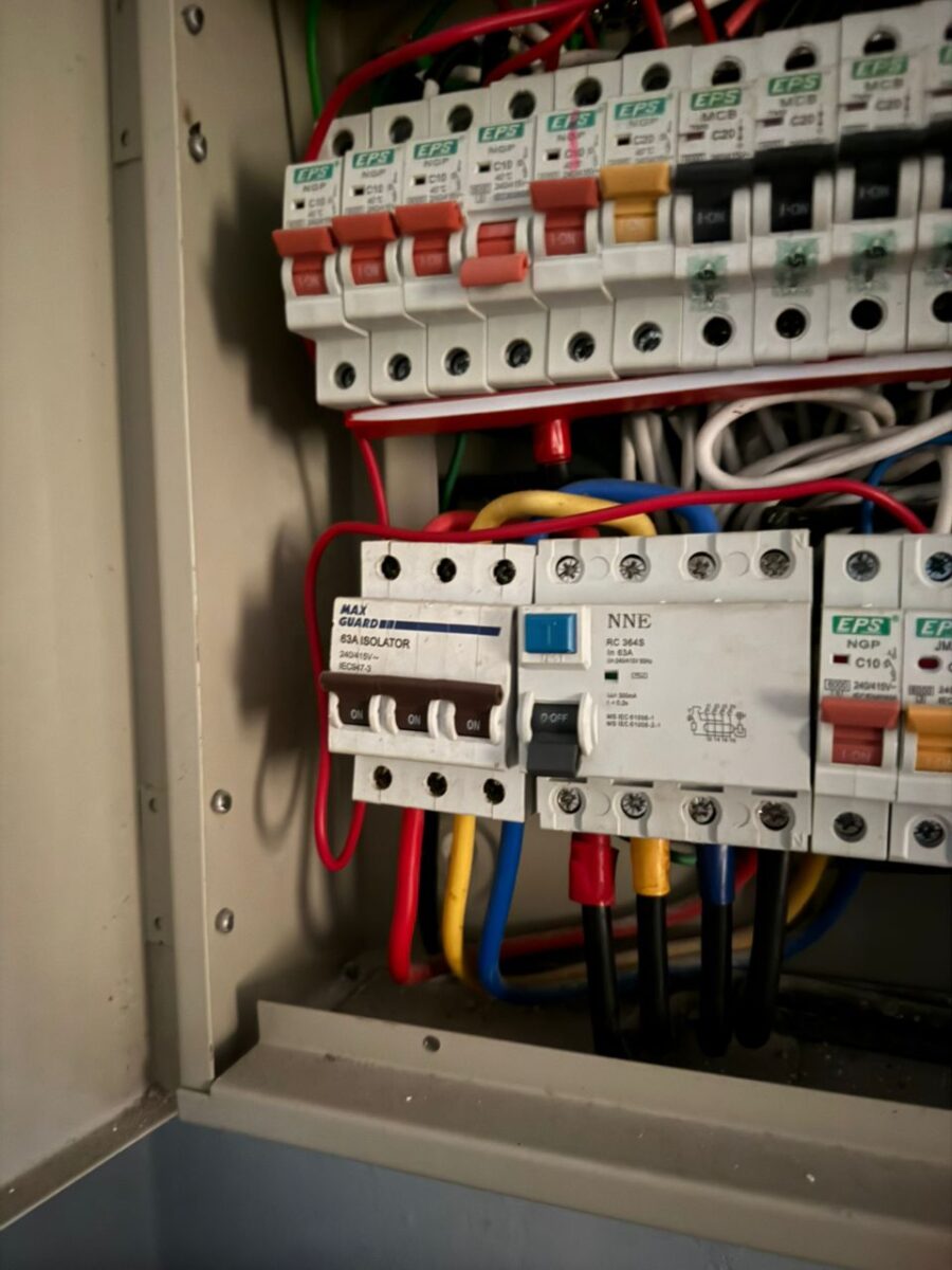 Penyelesaian Masalah Power Trip Oleh Mr Electrician