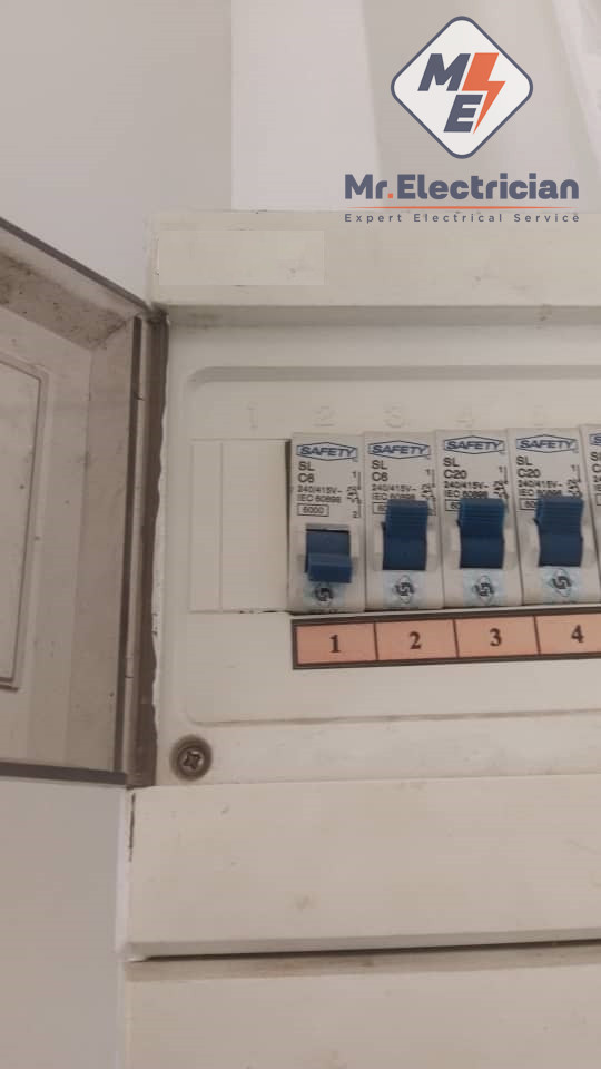 Satu RCCB Dekat DB Box Meletup Bila Dihidupkan