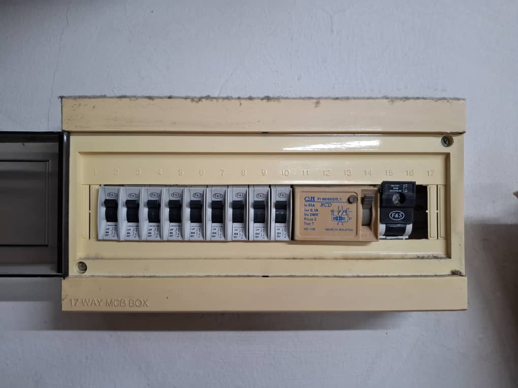 Rumah Trip Bila Banyak Peralatan Elektrik Digunakan